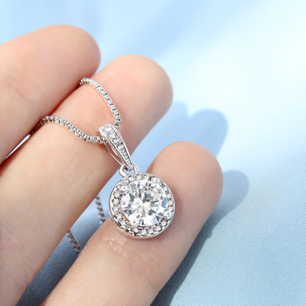 Luxe Mom Gift - Solitaire Necklace